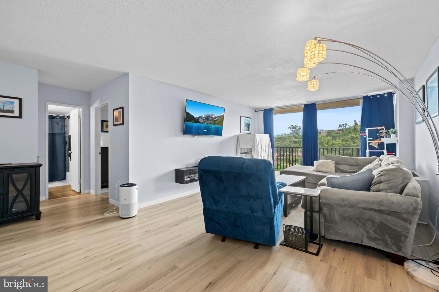 4600 S FOUR MILE RUN DR #707, ARLINGTON, Virginia 22204, 1 Bedroom Bedrooms, ,1 BathroomBathrooms,Residential,For sale,4600 S FOUR MILE RUN DR #707,VAAR2061492 MLS # VAAR2061492