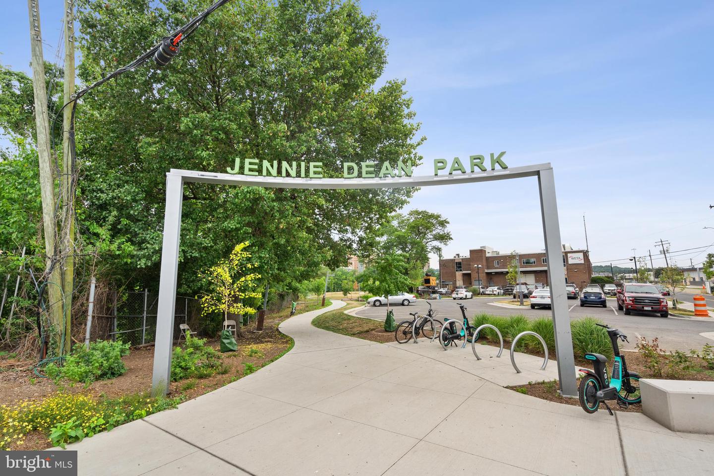 4600 S FOUR MILE RUN DR #707, ARLINGTON, Virginia 22204, 1 Bedroom Bedrooms, ,1 BathroomBathrooms,Residential,For sale,4600 S FOUR MILE RUN DR #707,VAAR2061492 MLS # VAAR2061492