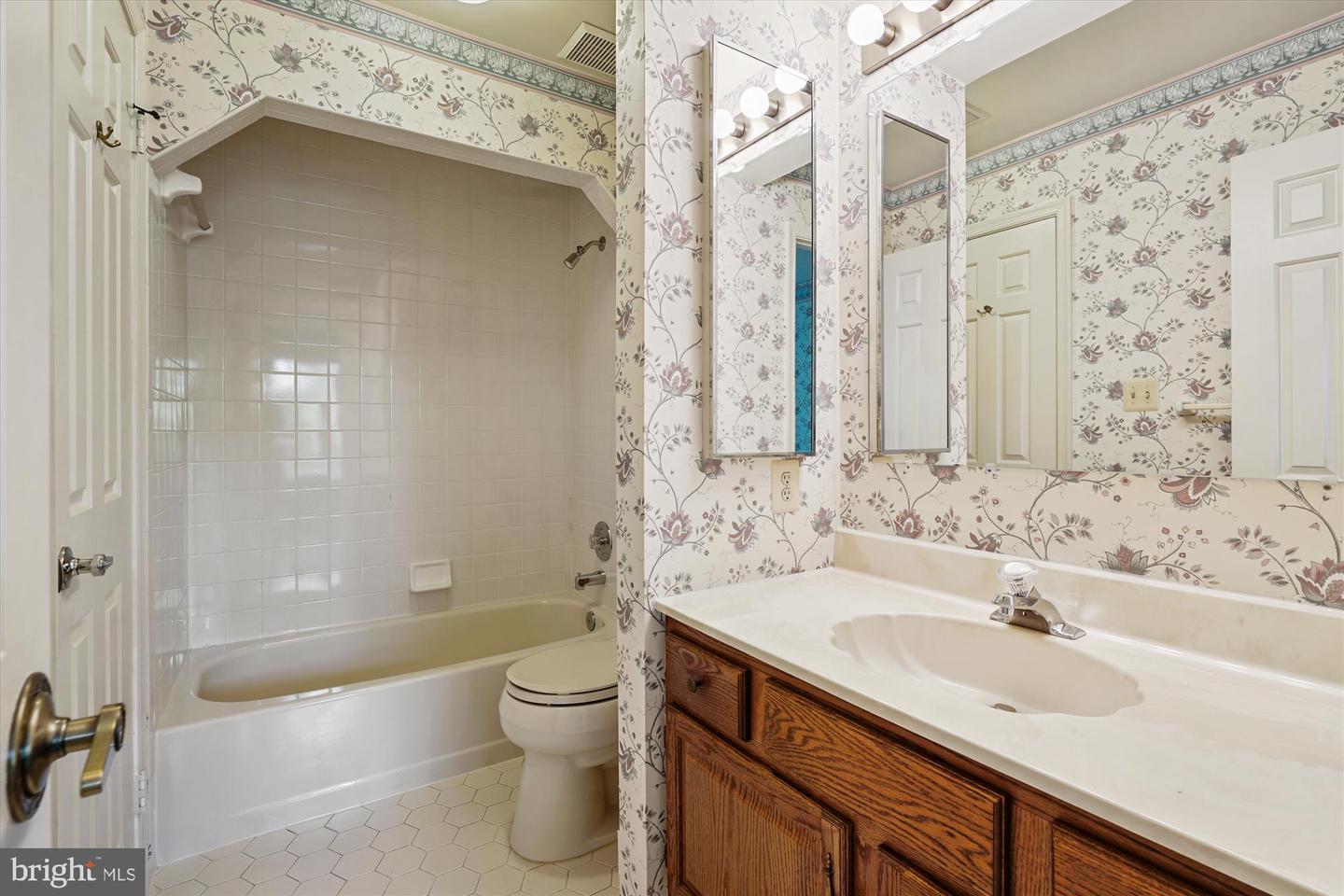 6416 GRISTMILL SQUARE TRCE, CENTREVILLE, Virginia 20120, 4 Bedrooms Bedrooms, ,3 BathroomsBathrooms,Residential,For sale,6416 GRISTMILL SQUARE TRCE,VAFX2257828 MLS # VAFX2257828