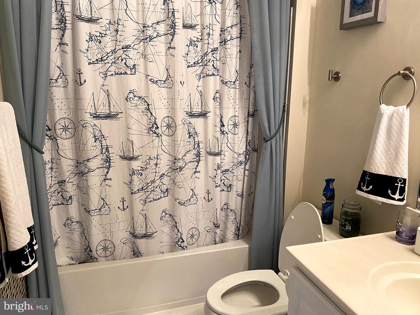 2827 CHINKAPIN OAK LN, WOODBRIDGE, Virginia 22191, 3 Bedrooms Bedrooms, ,2 BathroomsBathrooms,Residential,For sale,2827 CHINKAPIN OAK LN,VAPW2100118 MLS # VAPW2100118
