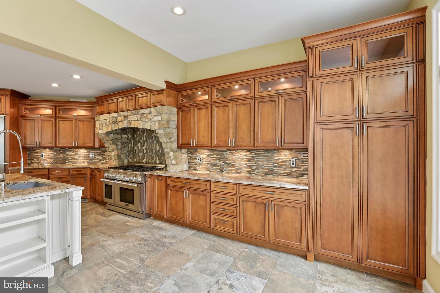 2054 MADRILLON RD, VIENNA, Virginia 22182, 4 Bedrooms Bedrooms, ,4 BathroomsBathrooms,Residential,For sale,2054 MADRILLON RD,VAFX2257888 MLS # VAFX2257888