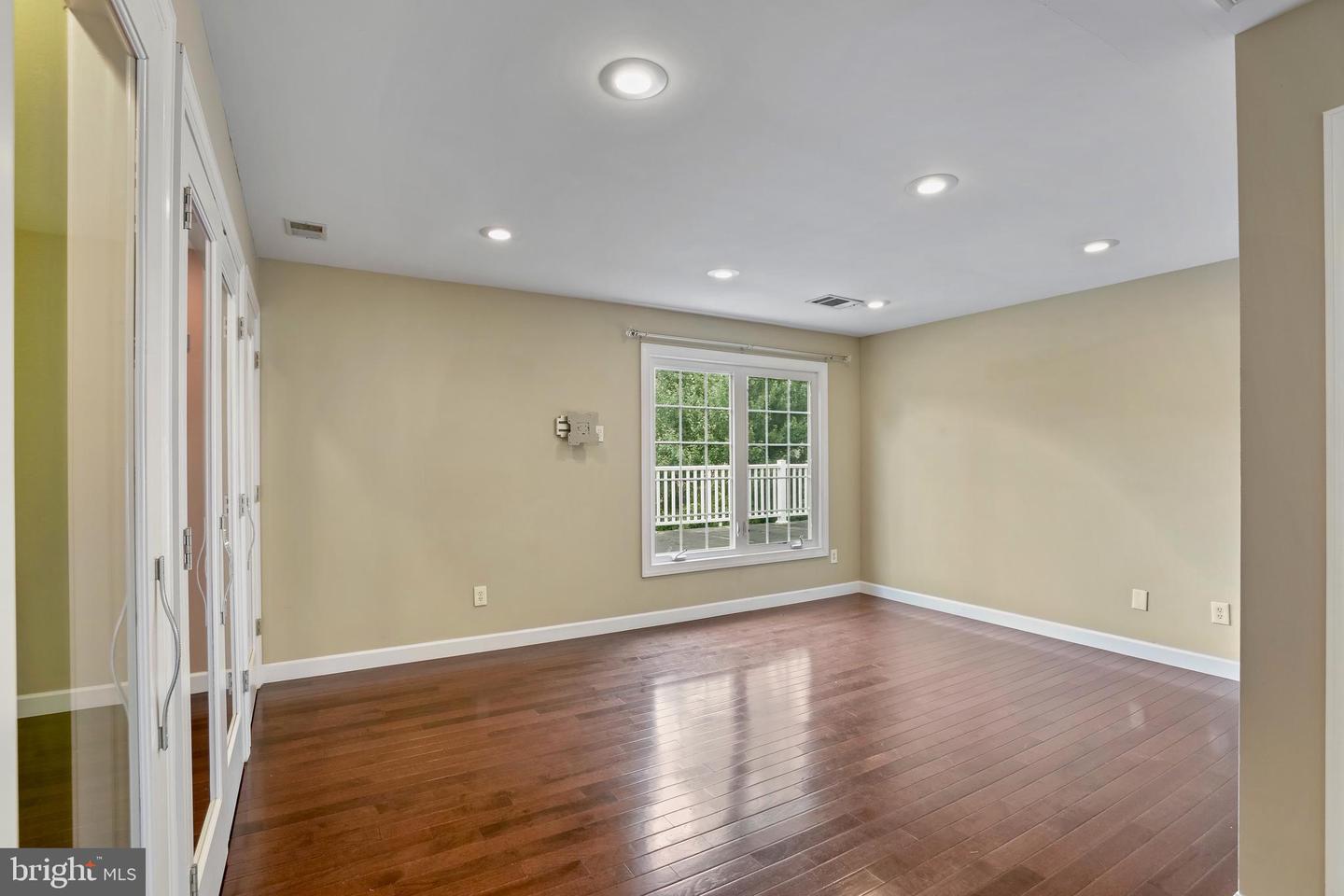 2054 MADRILLON RD, VIENNA, Virginia 22182, 4 Bedrooms Bedrooms, ,4 BathroomsBathrooms,Residential,For sale,2054 MADRILLON RD,VAFX2257888 MLS # VAFX2257888