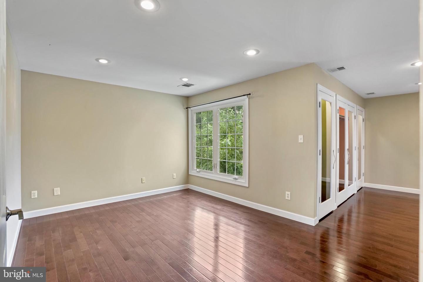 2054 MADRILLON RD, VIENNA, Virginia 22182, 4 Bedrooms Bedrooms, ,4 BathroomsBathrooms,Residential,For sale,2054 MADRILLON RD,VAFX2257888 MLS # VAFX2257888