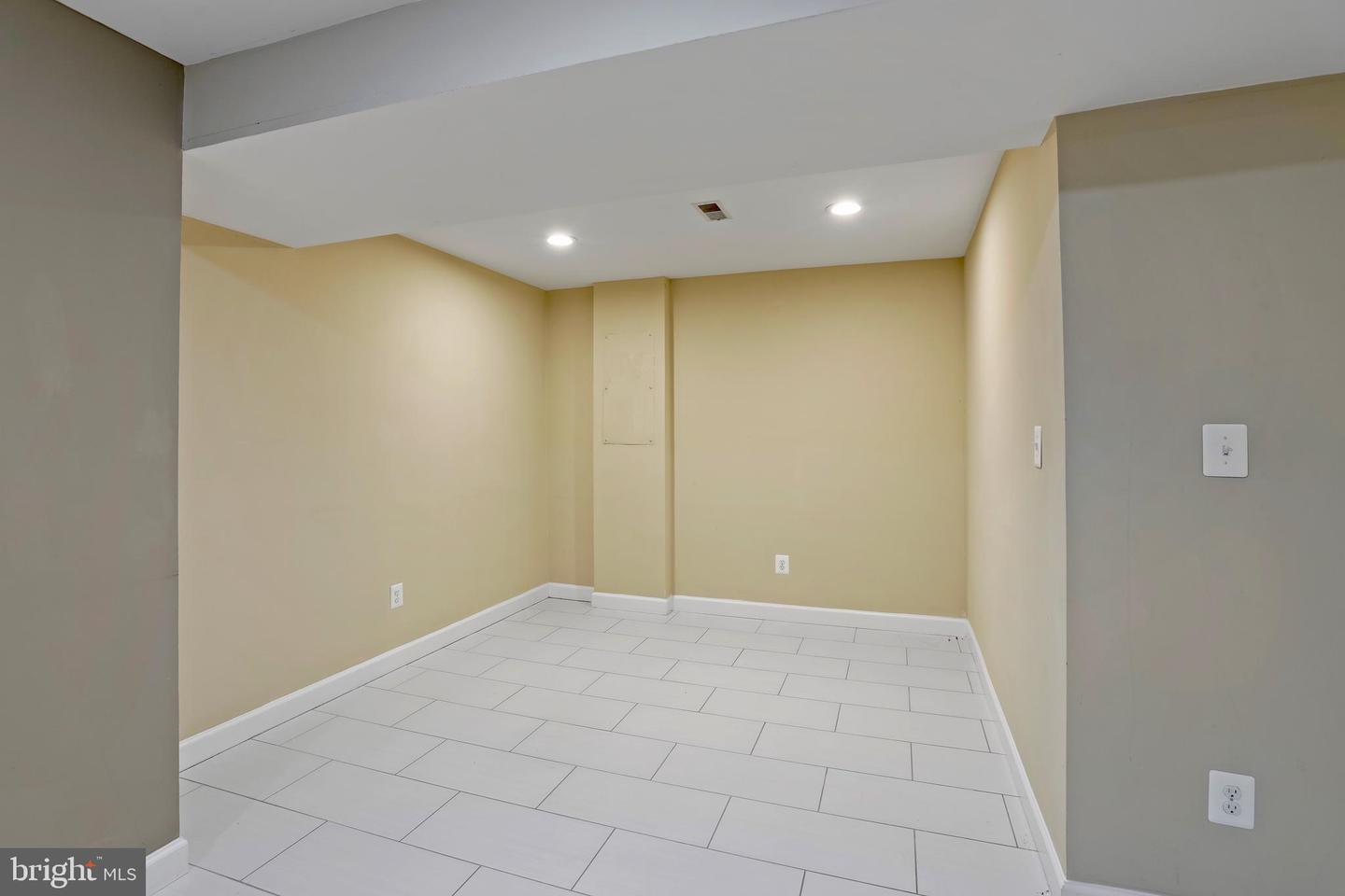 2054 MADRILLON RD, VIENNA, Virginia 22182, 4 Bedrooms Bedrooms, ,4 BathroomsBathrooms,Residential,For sale,2054 MADRILLON RD,VAFX2257888 MLS # VAFX2257888