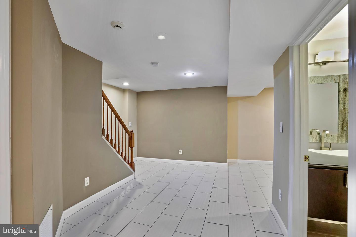 2054 MADRILLON RD, VIENNA, Virginia 22182, 4 Bedrooms Bedrooms, ,4 BathroomsBathrooms,Residential,For sale,2054 MADRILLON RD,VAFX2257888 MLS # VAFX2257888