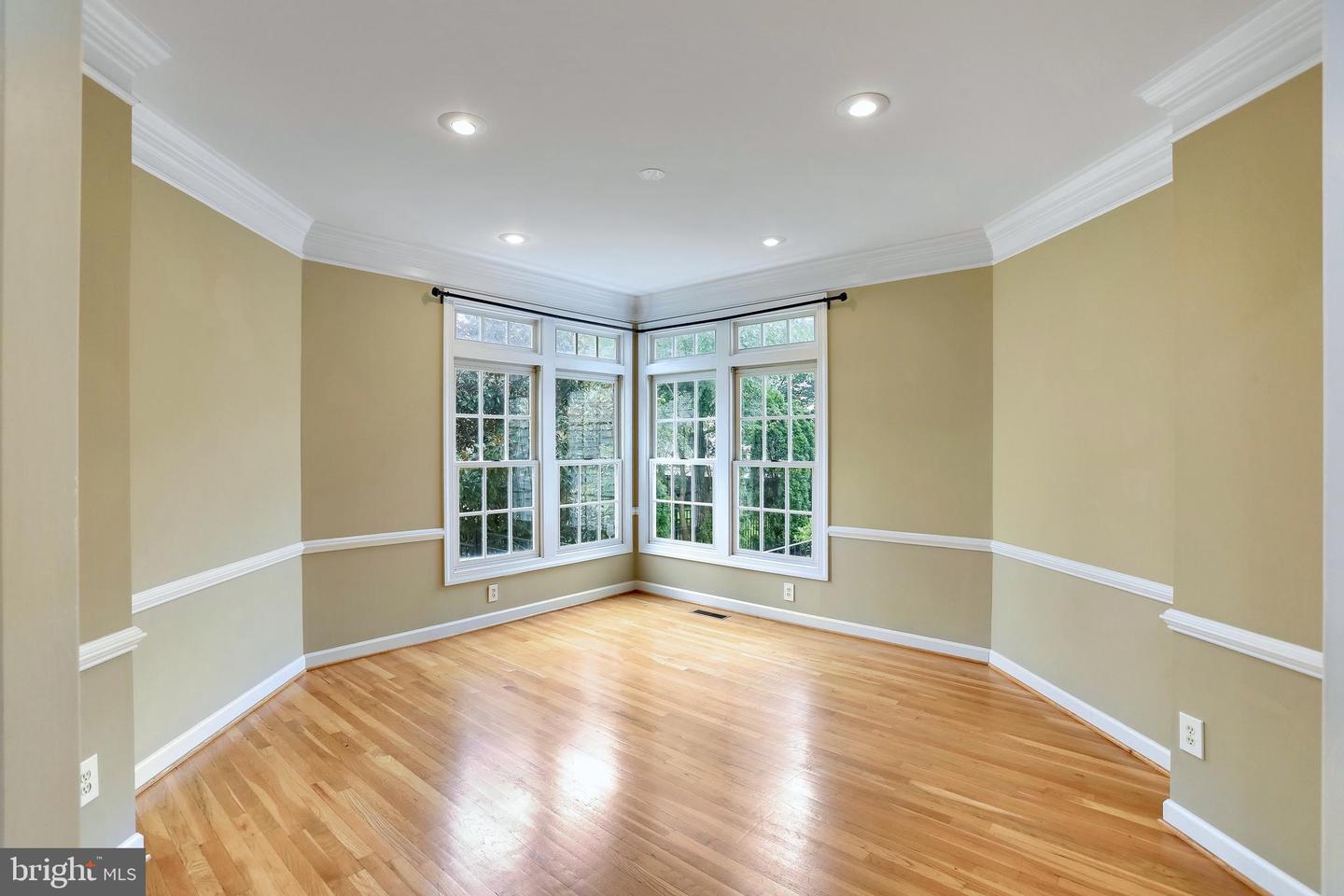 2054 MADRILLON RD, VIENNA, Virginia 22182, 4 Bedrooms Bedrooms, ,4 BathroomsBathrooms,Residential,For sale,2054 MADRILLON RD,VAFX2257888 MLS # VAFX2257888