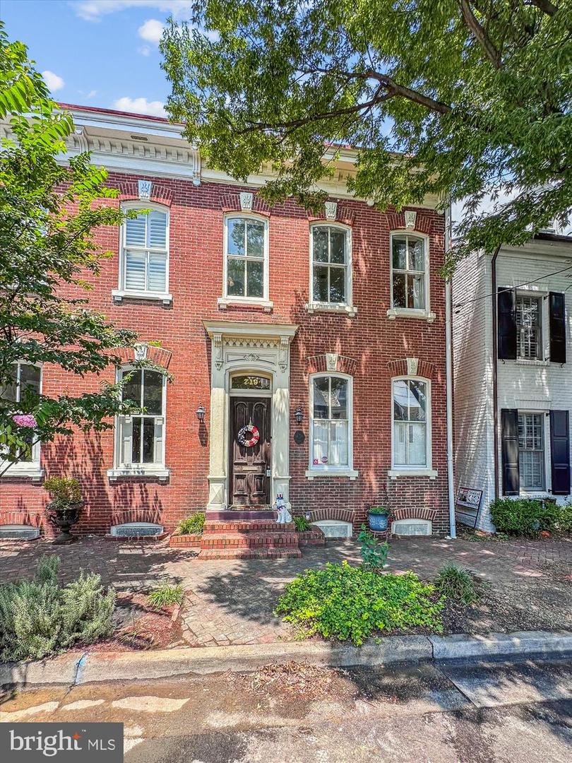 719 GIBBON ST, ALEXANDRIA, Virginia 22314, 3 Bedrooms Bedrooms, ,3 BathroomsBathrooms,Residential,For sale,719 GIBBON ST,VAAX2047922 MLS # VAAX2047922