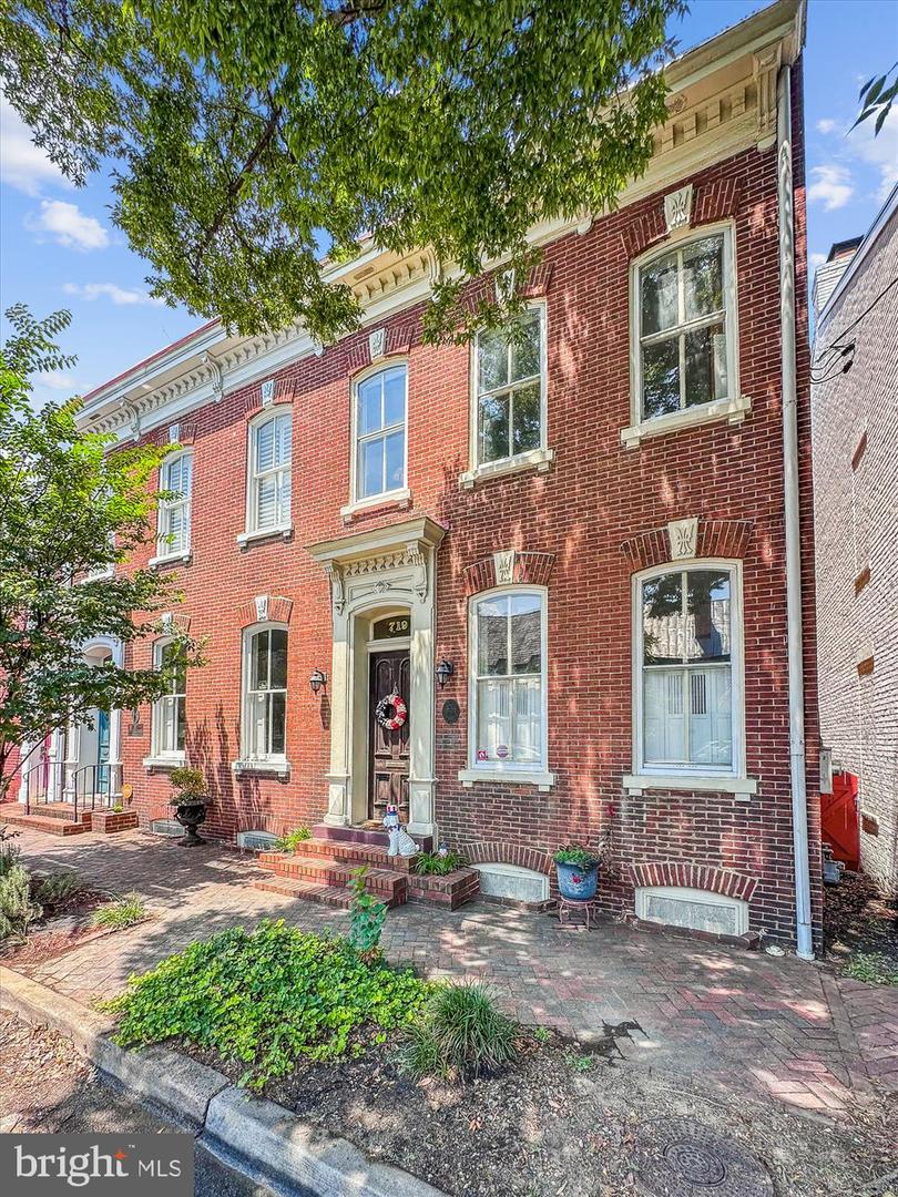 719 GIBBON ST, ALEXANDRIA, Virginia 22314, 3 Bedrooms Bedrooms, ,3 BathroomsBathrooms,Residential,For sale,719 GIBBON ST,VAAX2047922 MLS # VAAX2047922