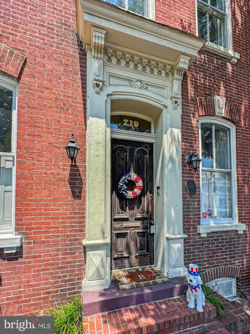719 GIBBON ST, ALEXANDRIA, Virginia 22314, 3 Bedrooms Bedrooms, ,3 BathroomsBathrooms,Residential,For sale,719 GIBBON ST,VAAX2047922 MLS # VAAX2047922