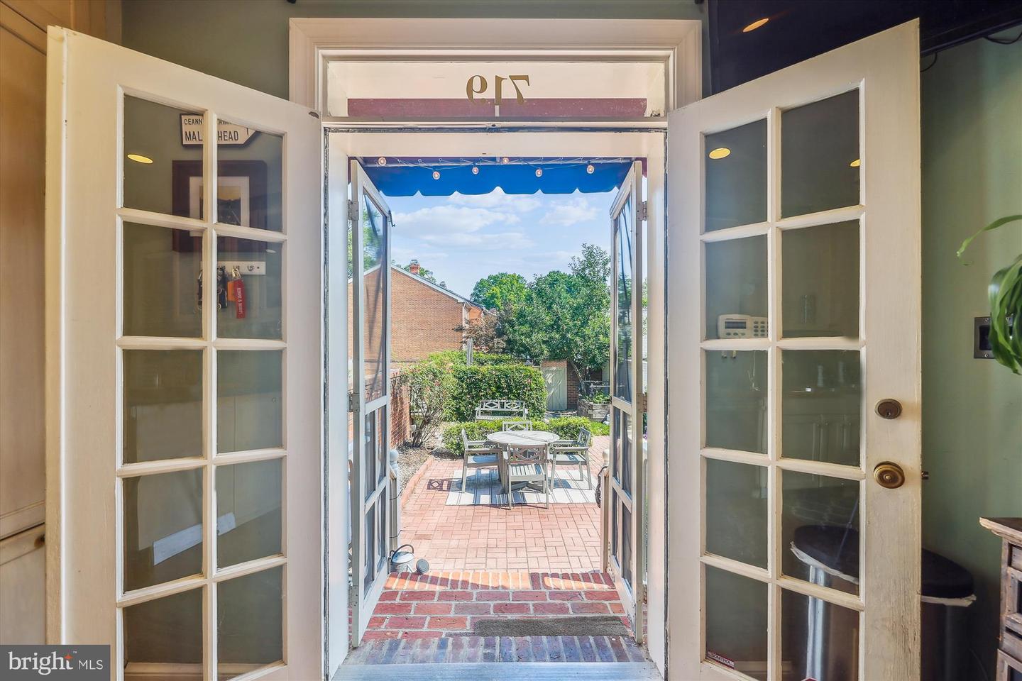 719 GIBBON ST, ALEXANDRIA, Virginia 22314, 3 Bedrooms Bedrooms, ,3 BathroomsBathrooms,Residential,For sale,719 GIBBON ST,VAAX2047922 MLS # VAAX2047922
