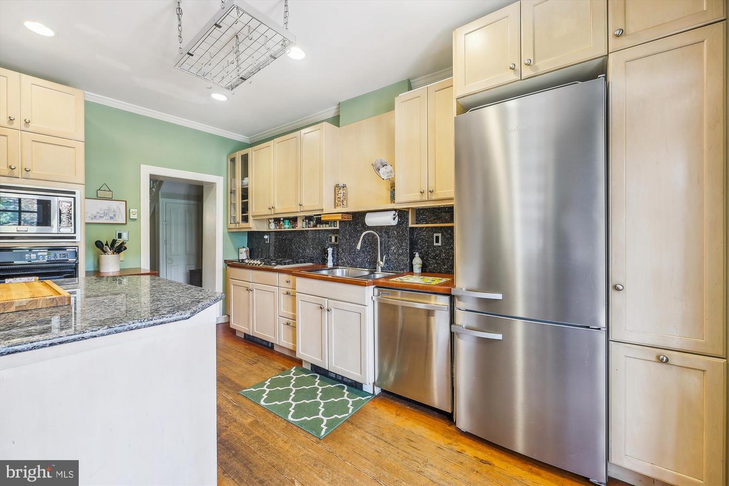 719 GIBBON ST, ALEXANDRIA, Virginia 22314, 3 Bedrooms Bedrooms, ,3 BathroomsBathrooms,Residential,For sale,719 GIBBON ST,VAAX2047922 MLS # VAAX2047922