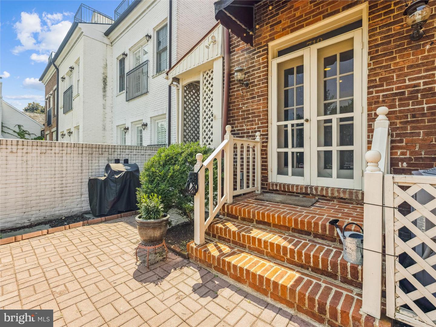 719 GIBBON ST, ALEXANDRIA, Virginia 22314, 3 Bedrooms Bedrooms, ,3 BathroomsBathrooms,Residential,For sale,719 GIBBON ST,VAAX2047922 MLS # VAAX2047922