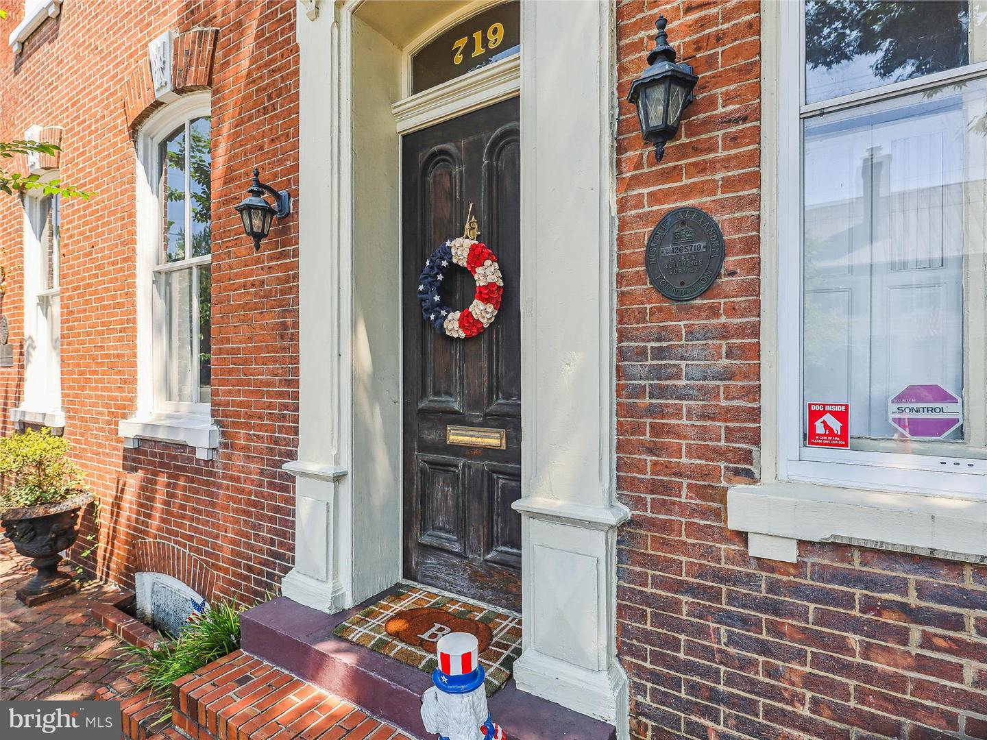 719 GIBBON ST, ALEXANDRIA, Virginia 22314, 3 Bedrooms Bedrooms, ,3 BathroomsBathrooms,Residential,For sale,719 GIBBON ST,VAAX2047922 MLS # VAAX2047922