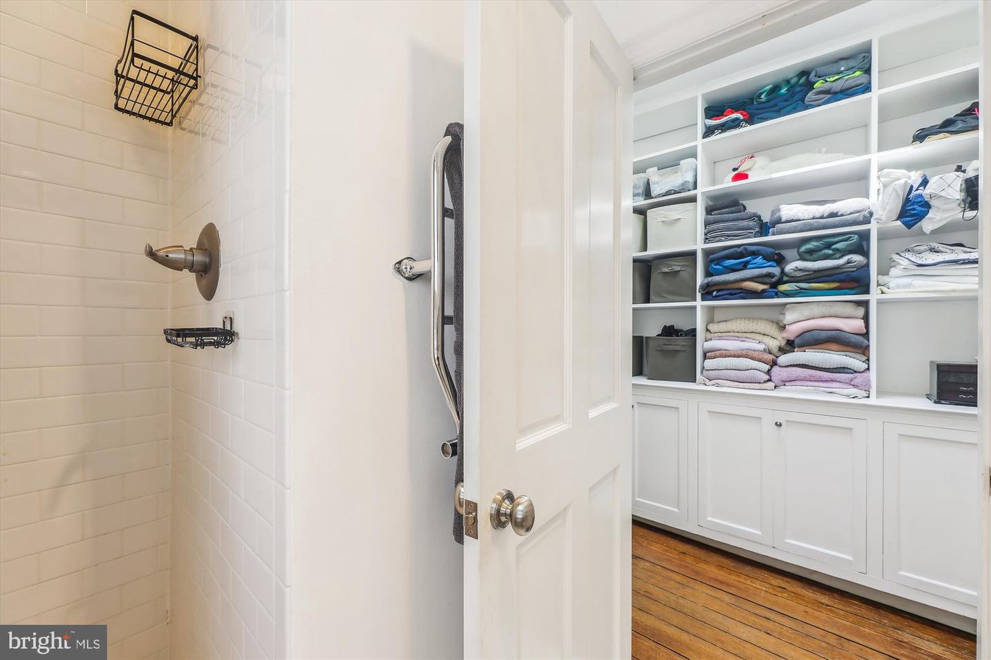 719 GIBBON ST, ALEXANDRIA, Virginia 22314, 3 Bedrooms Bedrooms, ,3 BathroomsBathrooms,Residential,For sale,719 GIBBON ST,VAAX2047922 MLS # VAAX2047922