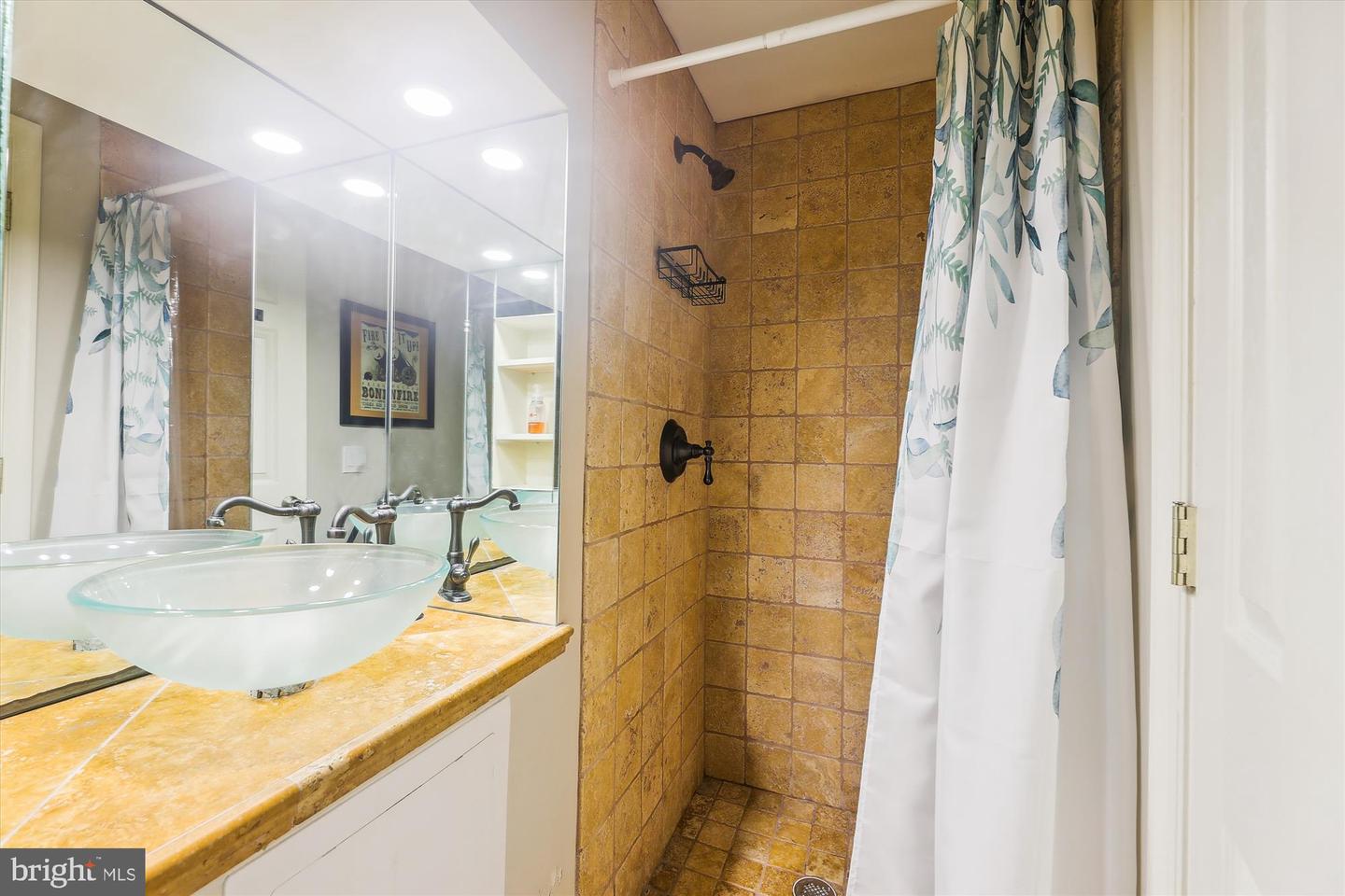 719 GIBBON ST, ALEXANDRIA, Virginia 22314, 3 Bedrooms Bedrooms, ,3 BathroomsBathrooms,Residential,For sale,719 GIBBON ST,VAAX2047922 MLS # VAAX2047922