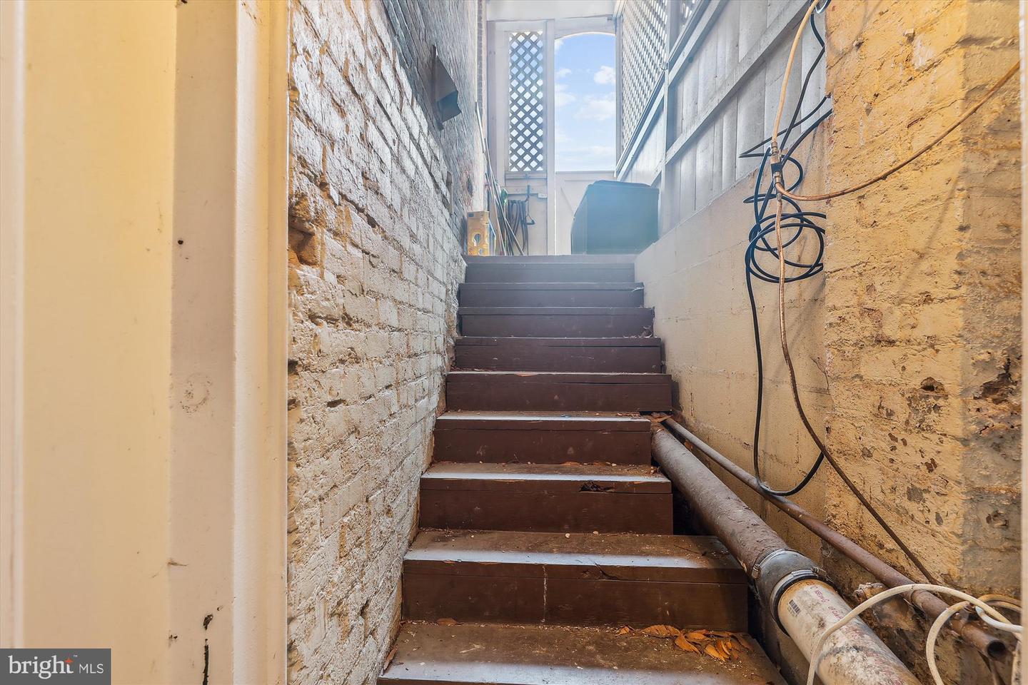 719 GIBBON ST, ALEXANDRIA, Virginia 22314, 3 Bedrooms Bedrooms, ,3 BathroomsBathrooms,Residential,For sale,719 GIBBON ST,VAAX2047922 MLS # VAAX2047922