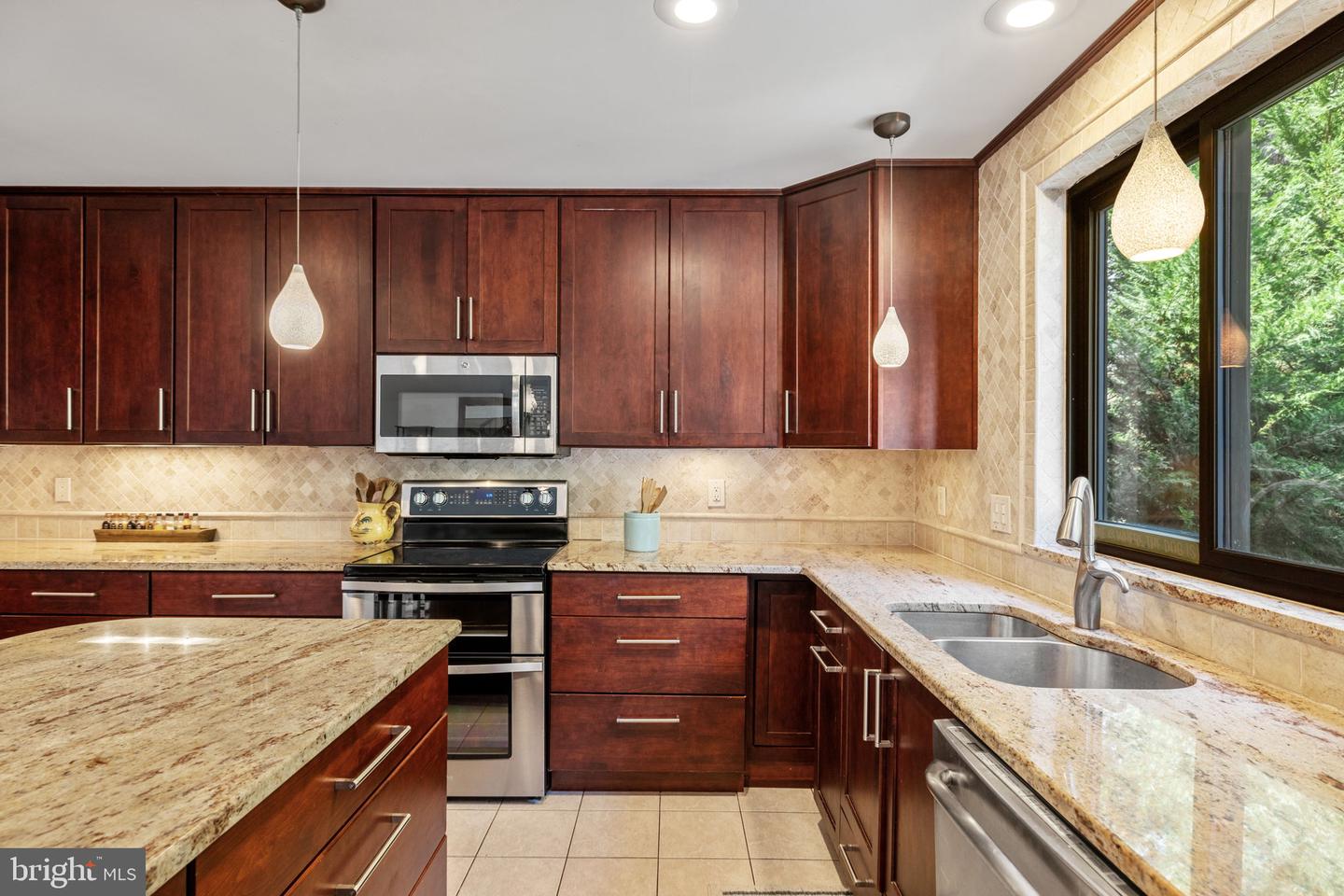 10729 RIVER RUN DR, MANASSAS, Virginia 20112, 4 Bedrooms Bedrooms, ,2 BathroomsBathrooms,Residential,For sale,10729 RIVER RUN DR,VAPW2100144 MLS # VAPW2100144