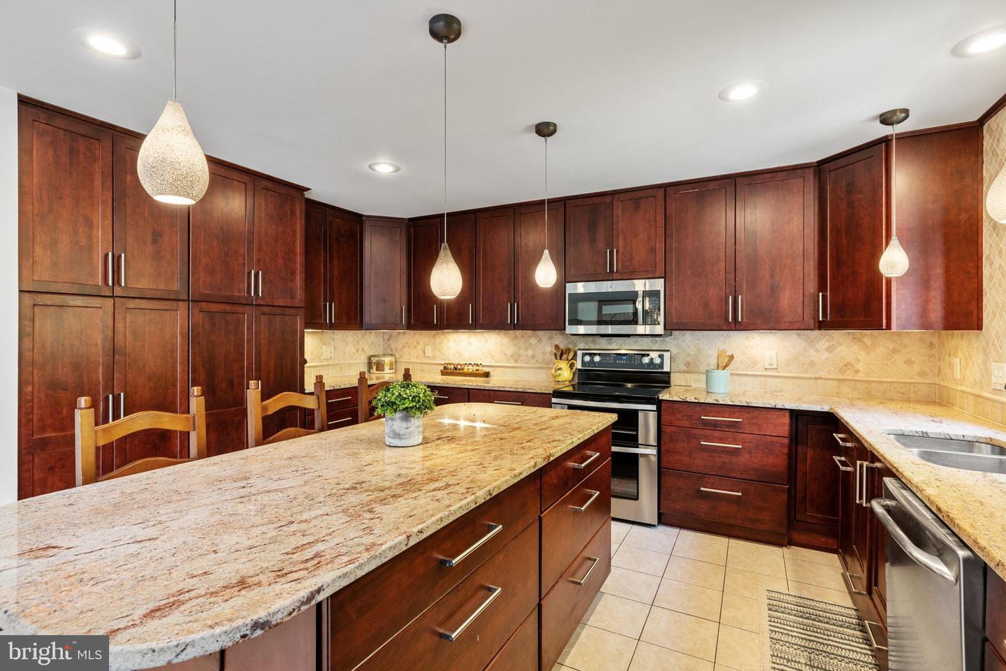 10729 RIVER RUN DR, MANASSAS, Virginia 20112, 4 Bedrooms Bedrooms, ,2 BathroomsBathrooms,Residential,For sale,10729 RIVER RUN DR,VAPW2100144 MLS # VAPW2100144