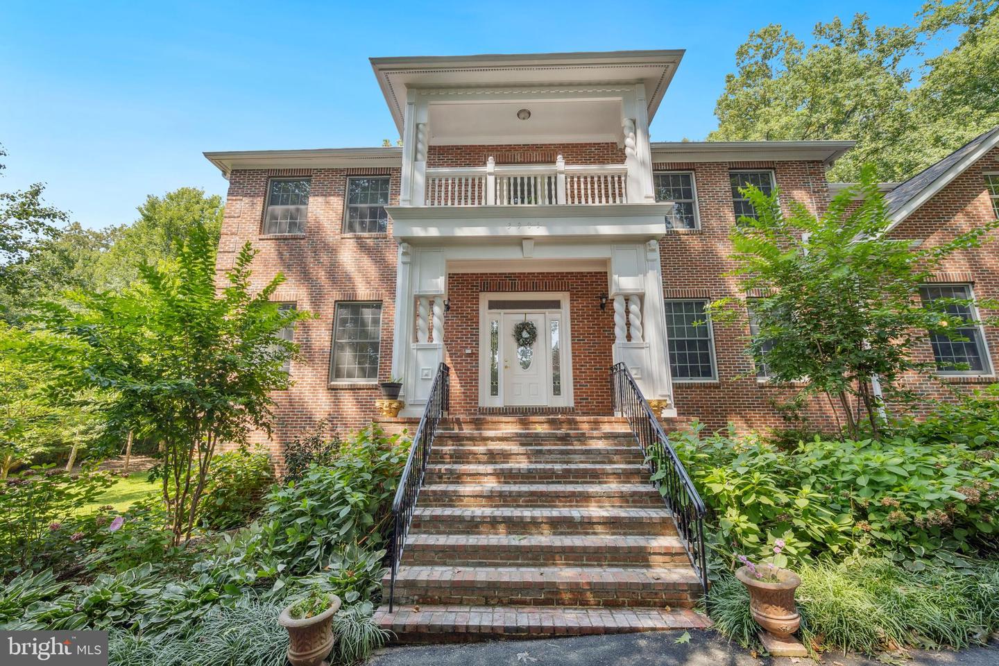 3905 HUMMER, ANNANDALE, Virginia 22003, 7 Bedrooms Bedrooms, 21 Rooms Rooms,6 BathroomsBathrooms,Residential,For sale,3905 HUMMER,VAFX2258040 MLS # VAFX2258040