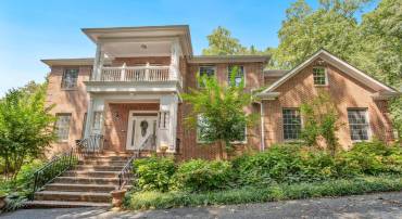 3905 HUMMER, ANNANDALE, Virginia 22003, 7 Bedrooms Bedrooms, 21 Rooms Rooms,6 BathroomsBathrooms,Residential,For sale,3905 HUMMER,VAFX2258040 MLS # VAFX2258040