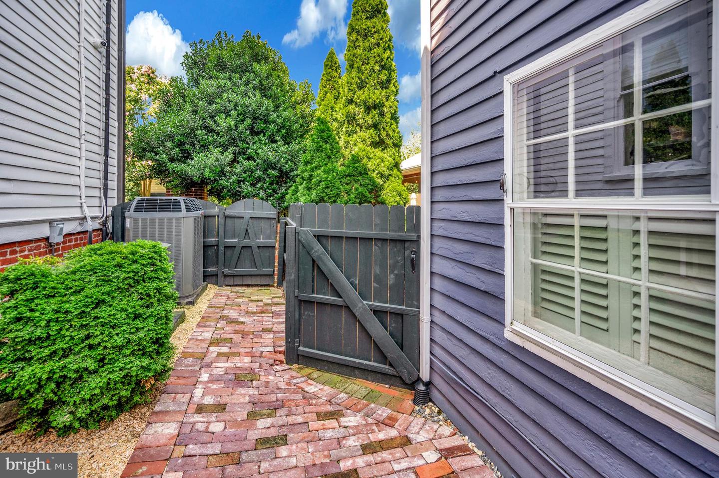 1102 PRINCE EDWARD ST, FREDERICKSBURG, Virginia 22401, 3 Bedrooms Bedrooms, 11 Rooms Rooms,2 BathroomsBathrooms,Residential,For sale,1102 PRINCE EDWARD ST,VAFB2008666 MLS # VAFB2008666
