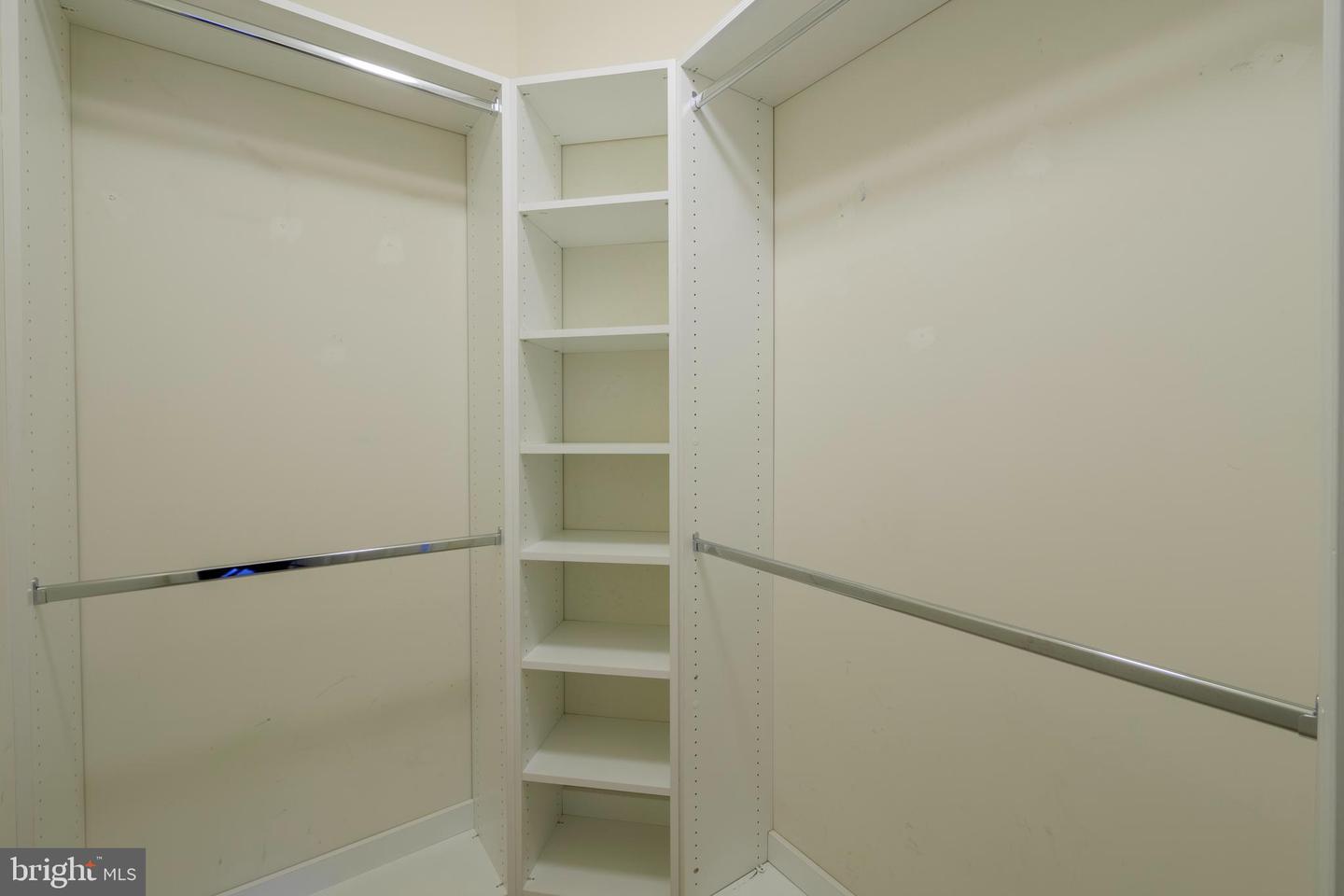 2101 N MONROE ST #105, ARLINGTON, Virginia 22207, 1 Bedroom Bedrooms, ,1 BathroomBathrooms,Residential,For sale,2101 N MONROE ST #105,VAAR2061528 MLS # VAAR2061528