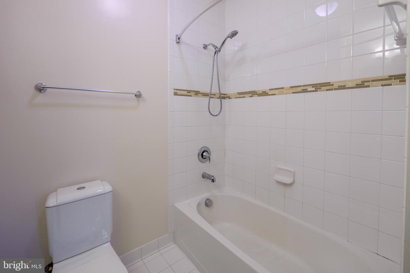 2101 N MONROE ST #105, ARLINGTON, Virginia 22207, 1 Bedroom Bedrooms, ,1 BathroomBathrooms,Residential,For sale,2101 N MONROE ST #105,VAAR2061528 MLS # VAAR2061528