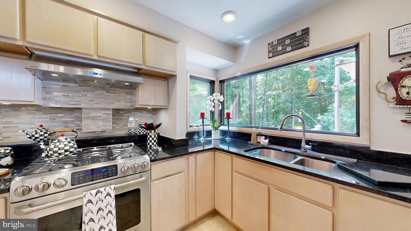10409 DOMINION VALLEY DR, FAIRFAX STATION, Virginia 22039, 3 Bedrooms Bedrooms, ,3 BathroomsBathrooms,Residential,For sale,10409 DOMINION VALLEY DR,VAFX2258144 MLS # VAFX2258144