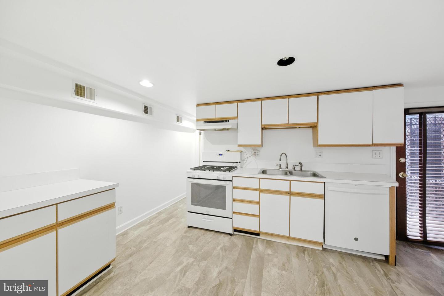 1763 U ST NW, WASHINGTON, District Of Columbia 20009, 6 Bedrooms Bedrooms, ,3 BathroomsBathrooms,Residential,For sale,1763 U ST NW,DCDC2212632 MLS # DCDC2212632