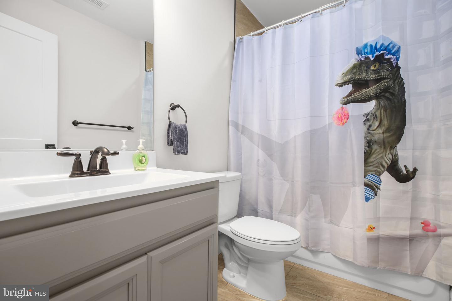8183 MAJOR WATTERS CT, WARRENTON, Virginia 20187, 4 Bedrooms Bedrooms, ,3 BathroomsBathrooms,Residential,For sale,8183 MAJOR WATTERS CT,VAFQ2017668 MLS # VAFQ2017668