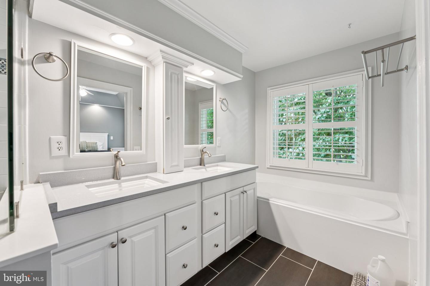 4654 KINSEY LN, ALEXANDRIA, Virginia 22311, 3 Bedrooms Bedrooms, ,3 BathroomsBathrooms,Residential,For sale,4654 KINSEY LN,VAAX2048070 MLS # VAAX2048070