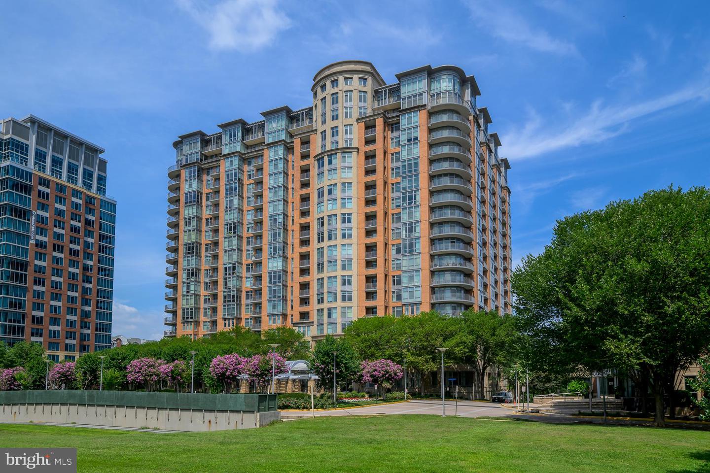 8220 CRESTWOOD HEIGHTS DR #1009, MCLEAN, Virginia 22102, 2 Bedrooms Bedrooms, ,2 BathroomsBathrooms,Residential,For sale,8220 CRESTWOOD HEIGHTS DR #1009,VAFX2258636 MLS # VAFX2258636