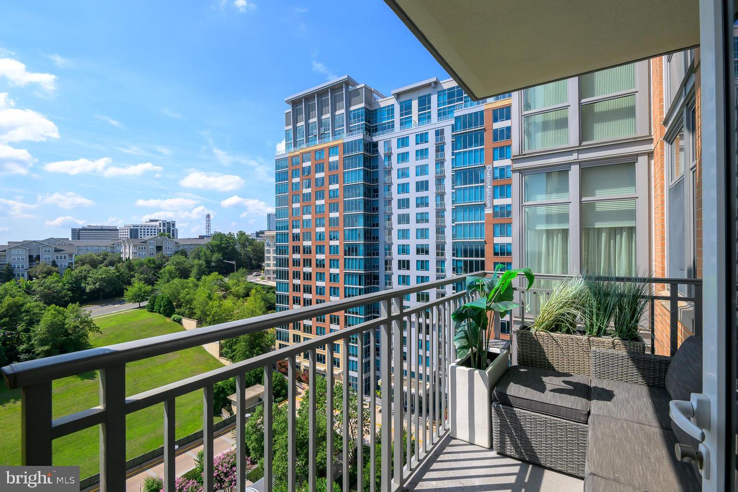8220 CRESTWOOD HEIGHTS DR #1009, MCLEAN, Virginia 22102, 2 Bedrooms Bedrooms, ,2 BathroomsBathrooms,Residential,For sale,8220 CRESTWOOD HEIGHTS DR #1009,VAFX2258636 MLS # VAFX2258636