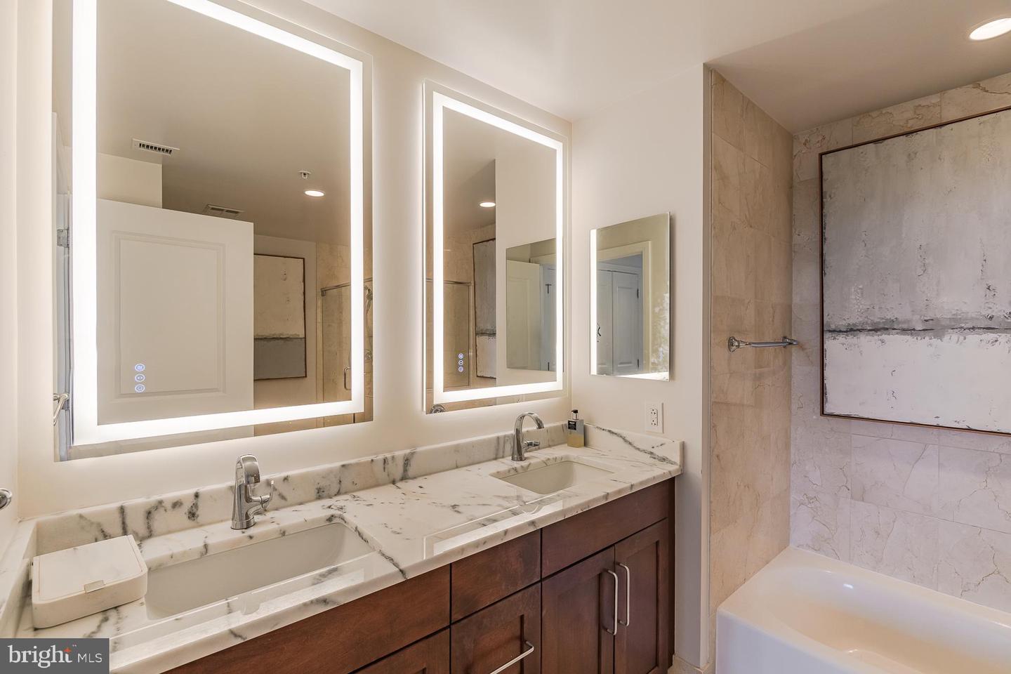 8220 CRESTWOOD HEIGHTS DR #1009, MCLEAN, Virginia 22102, 2 Bedrooms Bedrooms, ,2 BathroomsBathrooms,Residential,For sale,8220 CRESTWOOD HEIGHTS DR #1009,VAFX2258636 MLS # VAFX2258636