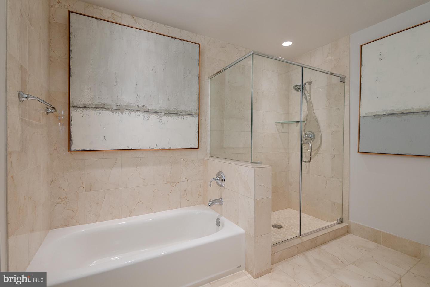 8220 CRESTWOOD HEIGHTS DR #1009, MCLEAN, Virginia 22102, 2 Bedrooms Bedrooms, ,2 BathroomsBathrooms,Residential,For sale,8220 CRESTWOOD HEIGHTS DR #1009,VAFX2258636 MLS # VAFX2258636