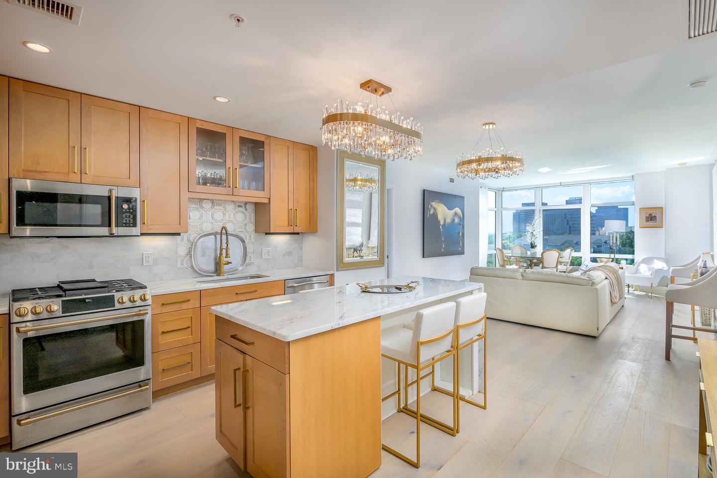 8220 CRESTWOOD HEIGHTS DR #1009, MCLEAN, Virginia 22102, 2 Bedrooms Bedrooms, ,2 BathroomsBathrooms,Residential,For sale,8220 CRESTWOOD HEIGHTS DR #1009,VAFX2258636 MLS # VAFX2258636