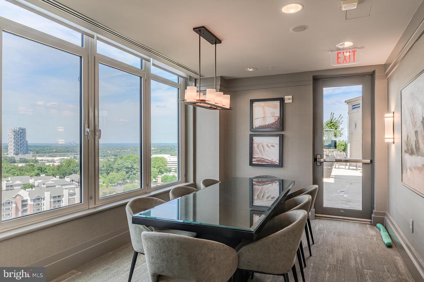 8220 CRESTWOOD HEIGHTS DR #1009, MCLEAN, Virginia 22102, 2 Bedrooms Bedrooms, ,2 BathroomsBathrooms,Residential,For sale,8220 CRESTWOOD HEIGHTS DR #1009,VAFX2258636 MLS # VAFX2258636