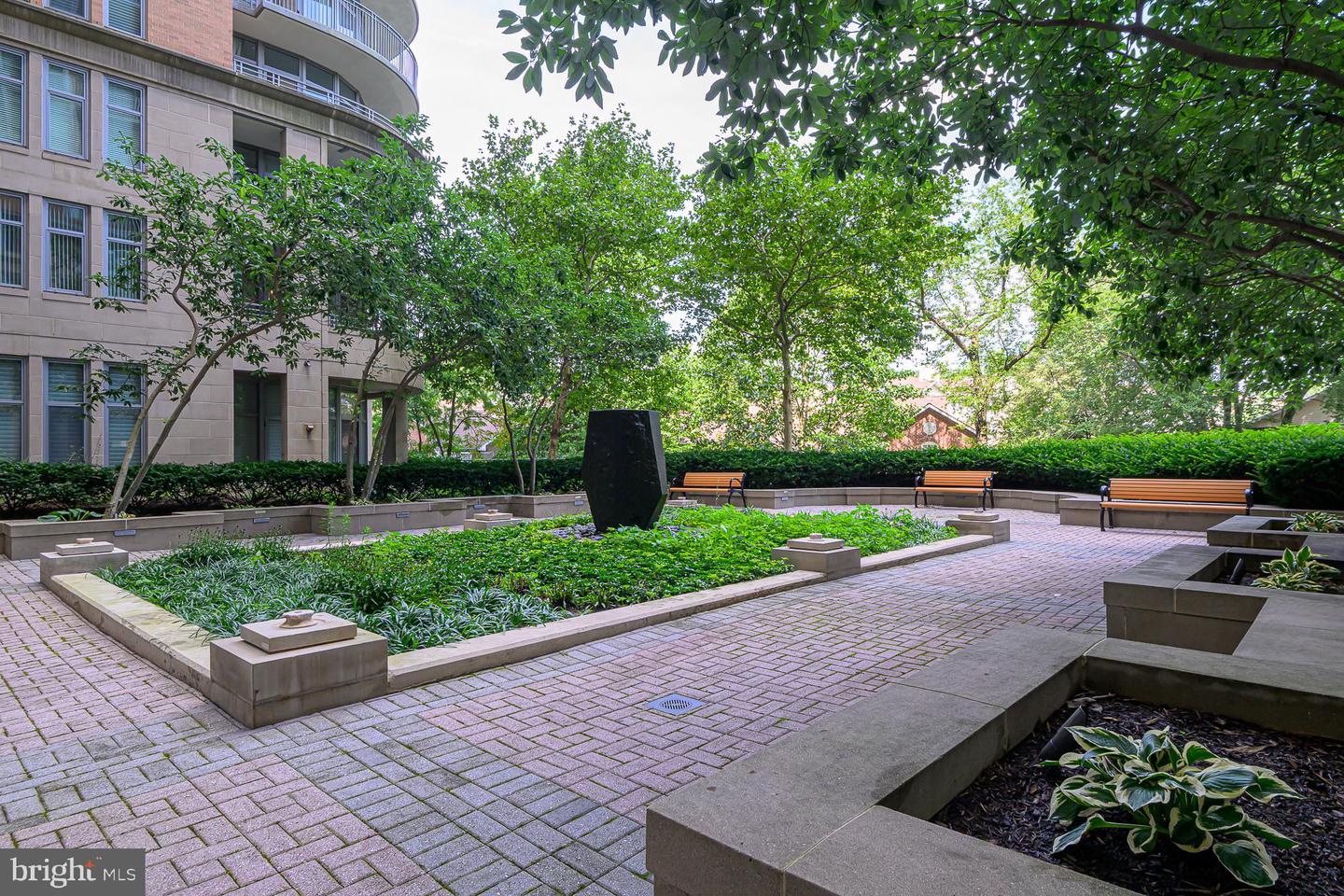 8220 CRESTWOOD HEIGHTS DR #1009, MCLEAN, Virginia 22102, 2 Bedrooms Bedrooms, ,2 BathroomsBathrooms,Residential,For sale,8220 CRESTWOOD HEIGHTS DR #1009,VAFX2258636 MLS # VAFX2258636