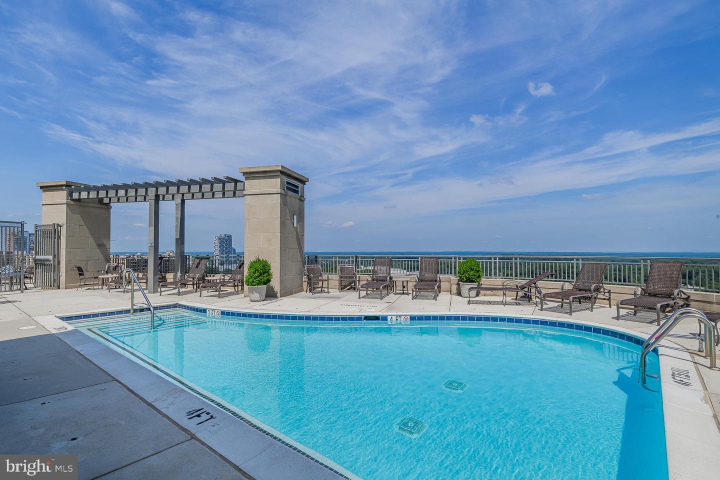 8220 CRESTWOOD HEIGHTS DR #1009, MCLEAN, Virginia 22102, 2 Bedrooms Bedrooms, ,2 BathroomsBathrooms,Residential,For sale,8220 CRESTWOOD HEIGHTS DR #1009,VAFX2258636 MLS # VAFX2258636