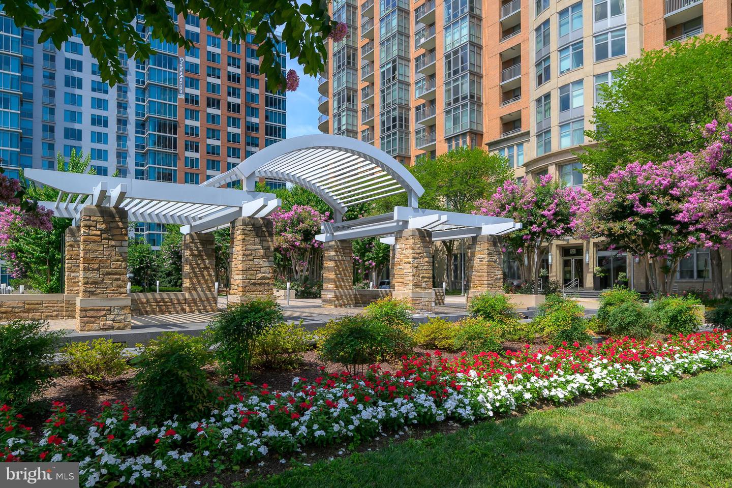 8220 CRESTWOOD HEIGHTS DR #1009, MCLEAN, Virginia 22102, 2 Bedrooms Bedrooms, ,2 BathroomsBathrooms,Residential,For sale,8220 CRESTWOOD HEIGHTS DR #1009,VAFX2258636 MLS # VAFX2258636