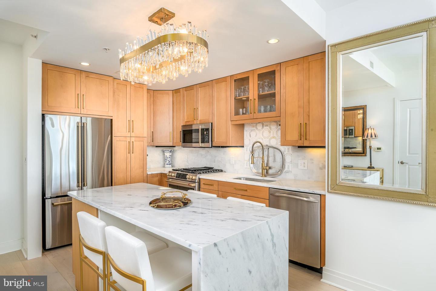 8220 CRESTWOOD HEIGHTS DR #1009, MCLEAN, Virginia 22102, 2 Bedrooms Bedrooms, ,2 BathroomsBathrooms,Residential,For sale,8220 CRESTWOOD HEIGHTS DR #1009,VAFX2258636 MLS # VAFX2258636