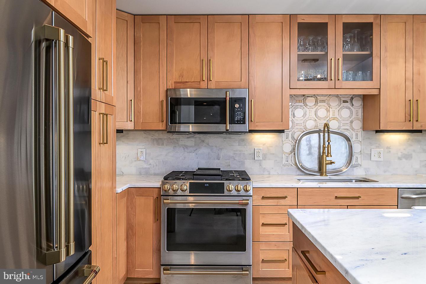 8220 CRESTWOOD HEIGHTS DR #1009, MCLEAN, Virginia 22102, 2 Bedrooms Bedrooms, ,2 BathroomsBathrooms,Residential,For sale,8220 CRESTWOOD HEIGHTS DR #1009,VAFX2258636 MLS # VAFX2258636