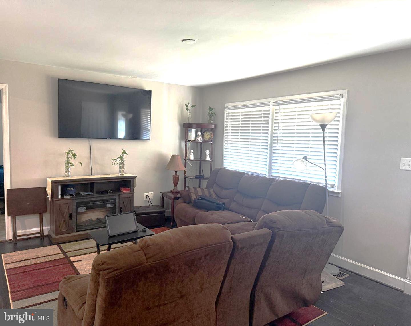 13204 HILLENDALE DR, WOODBRIDGE, Virginia 22193, 4 Bedrooms Bedrooms, ,3 BathroomsBathrooms,Residential,For sale,13204 HILLENDALE DR,VAPW2100294 MLS # VAPW2100294