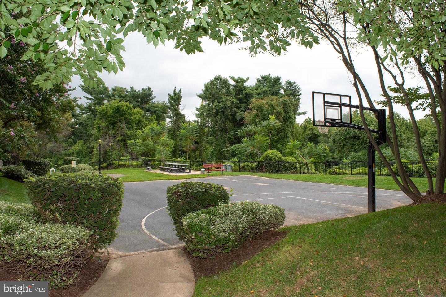 1521 SPRING GATE DR #10102, MCLEAN, Virginia 22102, 1 Bedroom Bedrooms, ,1 BathroomBathrooms,Residential,For sale,1521 SPRING GATE DR #10102,VAFX2207712 MLS # VAFX2207712