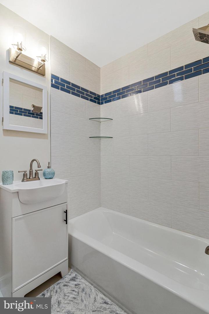 821 S MONROE ST, ARLINGTON, Virginia 22204, 3 Bedrooms Bedrooms, ,3 BathroomsBathrooms,Residential,For sale,821 S MONROE ST,VAAR2055404 MLS # VAAR2055404