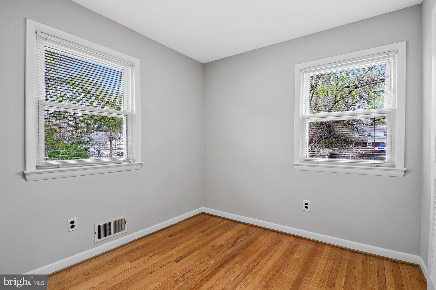 821 S MONROE ST, ARLINGTON, Virginia 22204, 3 Bedrooms Bedrooms, ,3 BathroomsBathrooms,Residential,For sale,821 S MONROE ST,VAAR2055404 MLS # VAAR2055404
