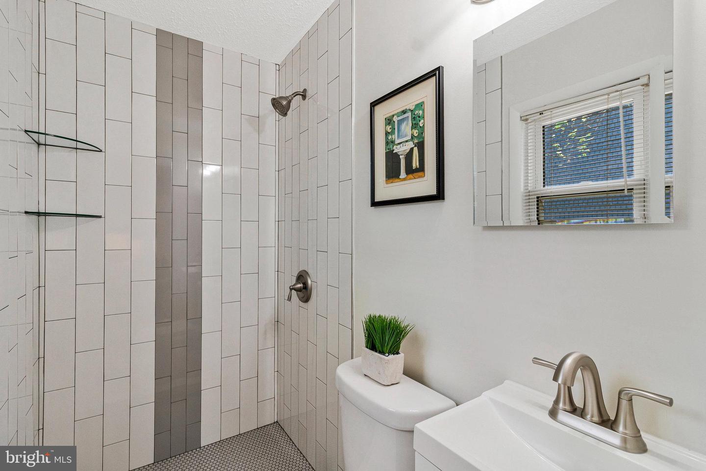 821 S MONROE ST, ARLINGTON, Virginia 22204, 3 Bedrooms Bedrooms, ,3 BathroomsBathrooms,Residential,For sale,821 S MONROE ST,VAAR2055404 MLS # VAAR2055404