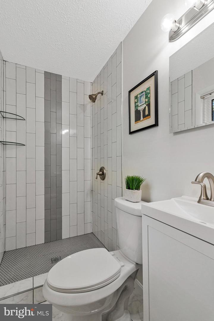 821 S MONROE ST, ARLINGTON, Virginia 22204, 3 Bedrooms Bedrooms, ,3 BathroomsBathrooms,Residential,For sale,821 S MONROE ST,VAAR2055404 MLS # VAAR2055404