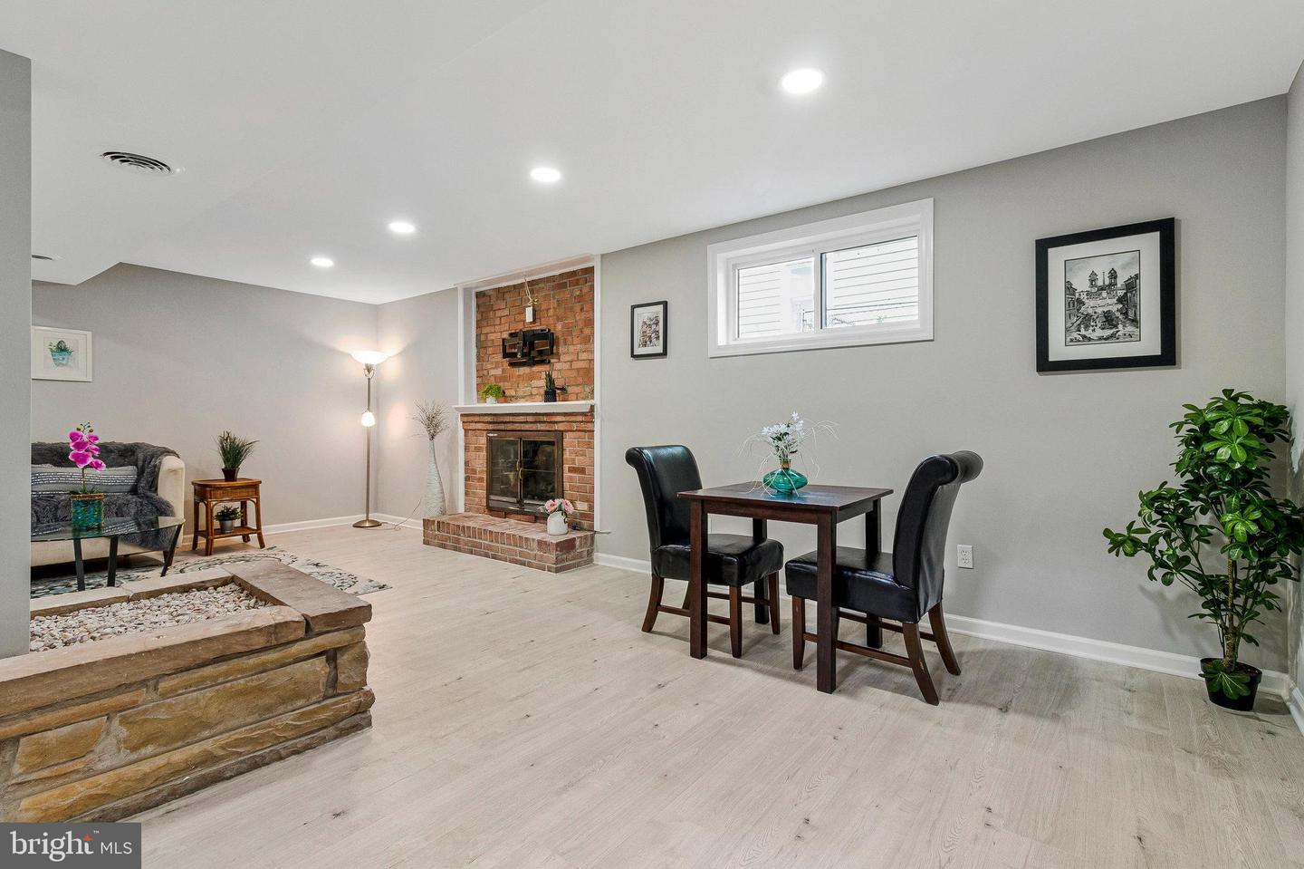 821 S MONROE ST, ARLINGTON, Virginia 22204, 3 Bedrooms Bedrooms, ,3 BathroomsBathrooms,Residential,For sale,821 S MONROE ST,VAAR2055404 MLS # VAAR2055404