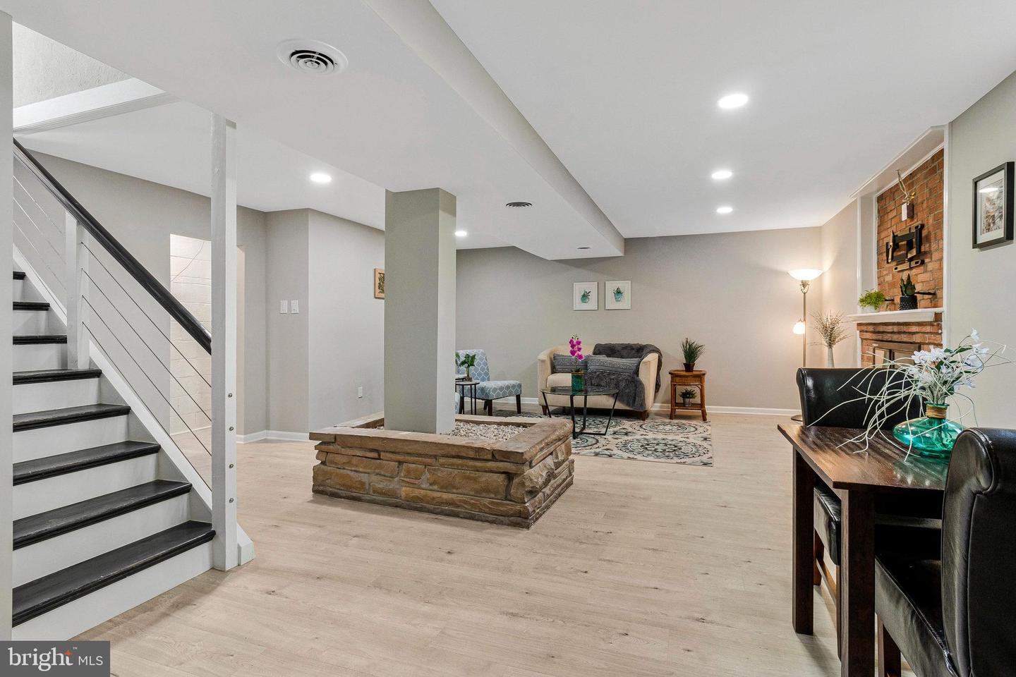 821 S MONROE ST, ARLINGTON, Virginia 22204, 3 Bedrooms Bedrooms, ,3 BathroomsBathrooms,Residential,For sale,821 S MONROE ST,VAAR2055404 MLS # VAAR2055404